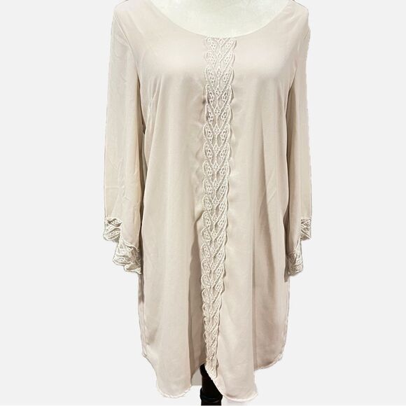 ASTR Cream and Lace Dress - Picture 1 of 8